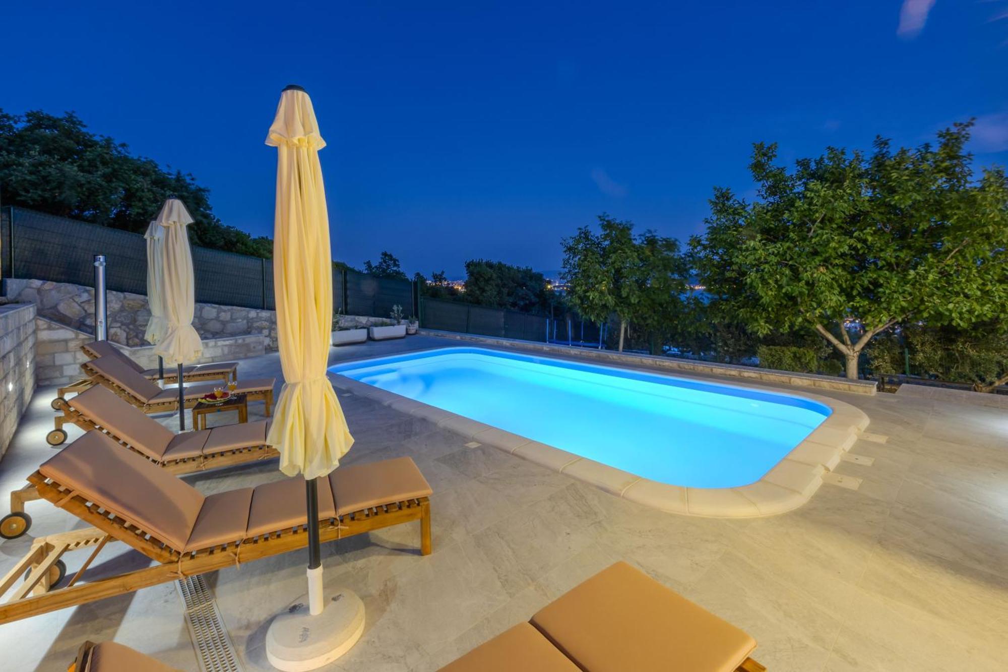 Private Villa Golden Hour With A View Of Split Area Kaštel Sućurac Екстериор снимка