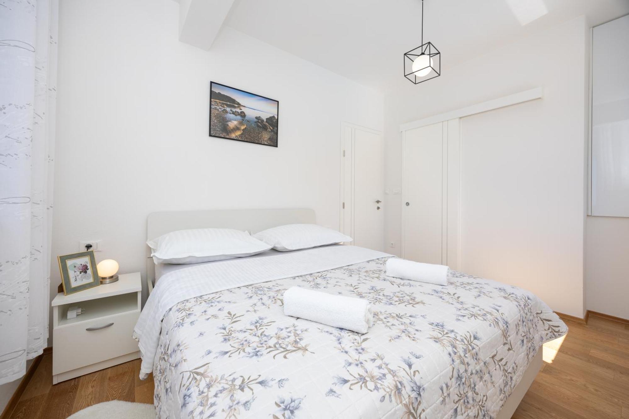 Private Villa Golden Hour With A View Of Split Area Kaštel Sućurac Екстериор снимка