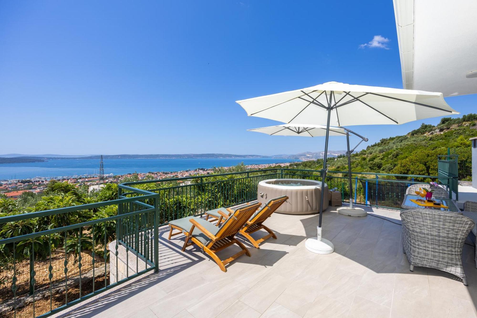 Private Villa Golden Hour With A View Of Split Area Kaštel Sućurac Екстериор снимка